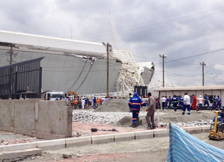 Illustration for article titled Crane Collapse At Brazil World Cup Stadium Kills 3